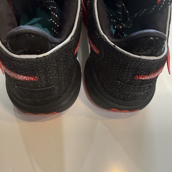 Nike Lebron James XX DJ5423 001 Mens US Size 10 Black University Red Trinity main image 4